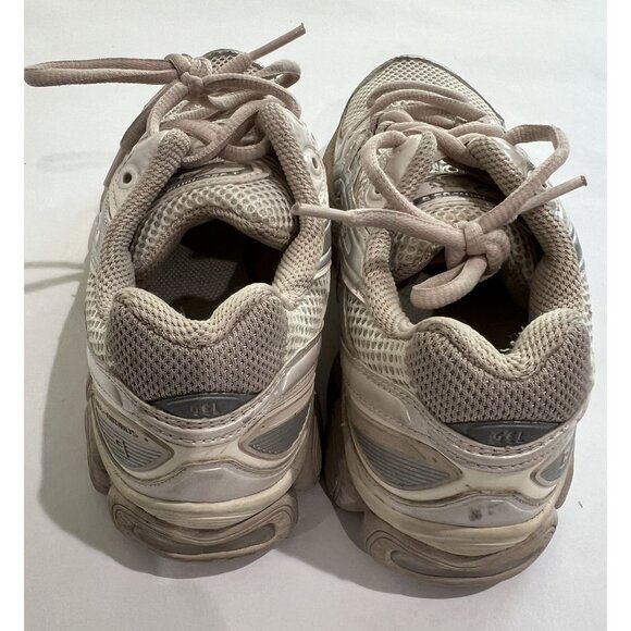 Asics Gel-Nimbus 9 Sneakers in Silver Cream - Picture 4 of 8